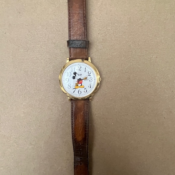 Oversized Mickey Mouse watch. Good used condition. Needs battery. - Picture 6 of 6